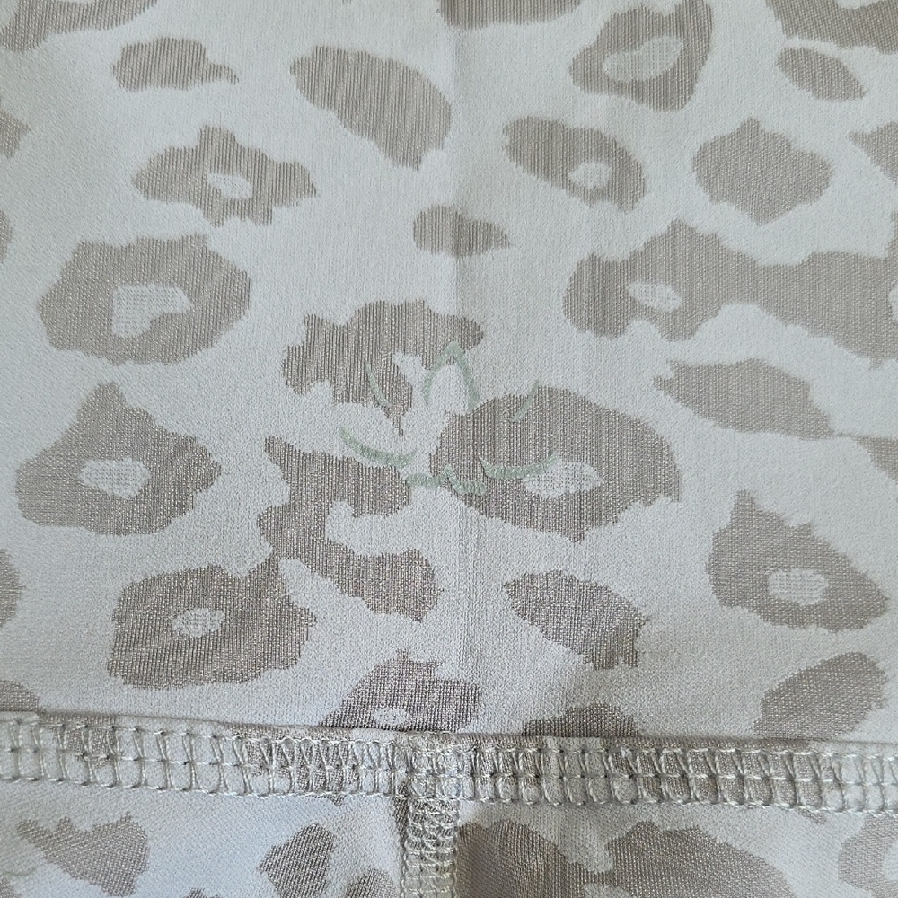 Beyond Yoga Gray Leopard Leggings - Picture 3 of 3